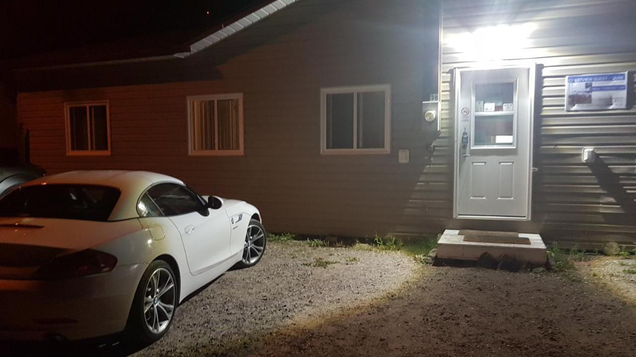 Preferred Rooms By Crestview Guest House Chapleau Bagian luar foto